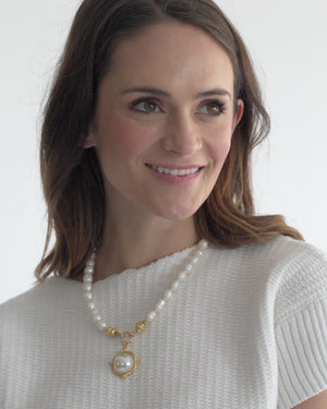 Freshwater Pearl Cab Necklace